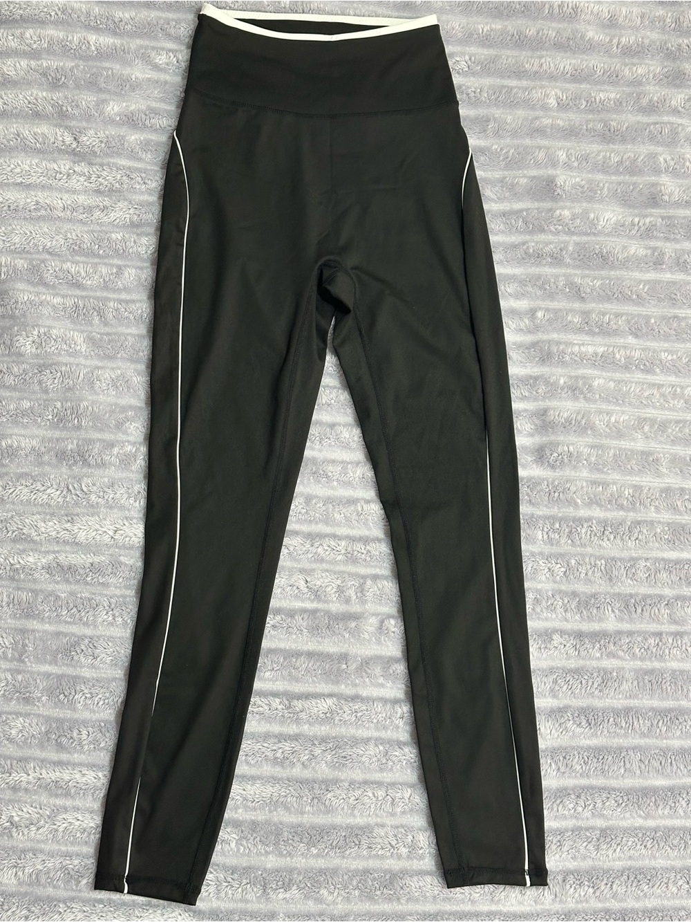 BERLCOK Black High-Waisted Leggings with White Trim — Size S — NWT